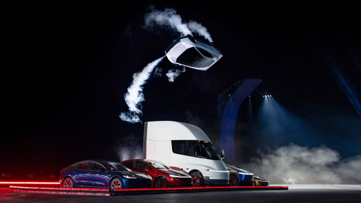 Tesla Roadster Rocket, sahip olunamayan "uçan" otomobil